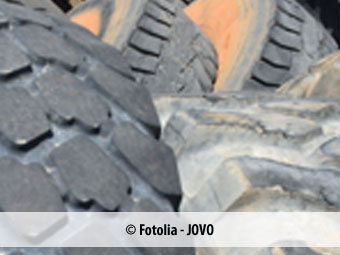 Umweltsünder entsorgt illegal Lkw-Reifen