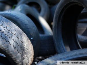 Große menge Reifen illegal entsorgt