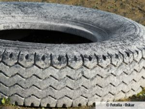 Illegale Entsorgung von Reifen und Fahrzeugteilen